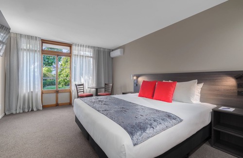 Lower Hutt Hotel | The Angus Hotel