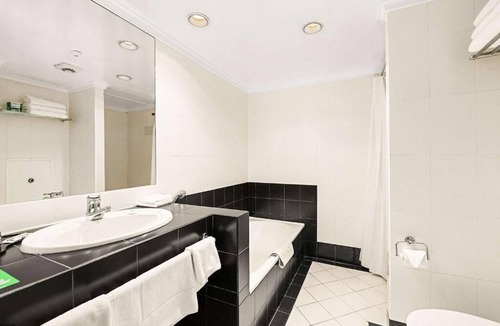 Lower Hutt Hotel | The Angus Hotel