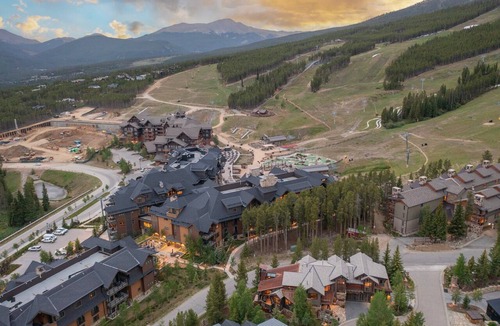 Breckenridge House | The Apex of Ski-In Ski-out Estates. Walk to Restaurants, Theater, Hot Tub, Game Tables!