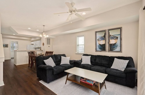 Bermuda Bay House | The Aquamarine-Family-friendly home w/community pool near beach and restaurants!