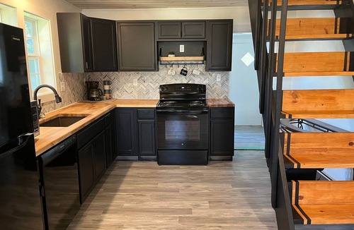 Mammoth Spring House | The Archer House - 1 Block from Spring River. 2 Bedrooms + Loft Bedroom!