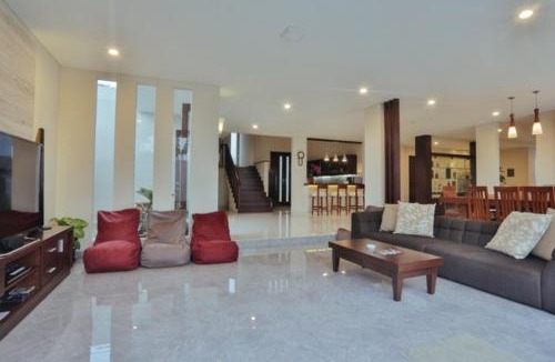 Sunset Road Villa | The Arnaya