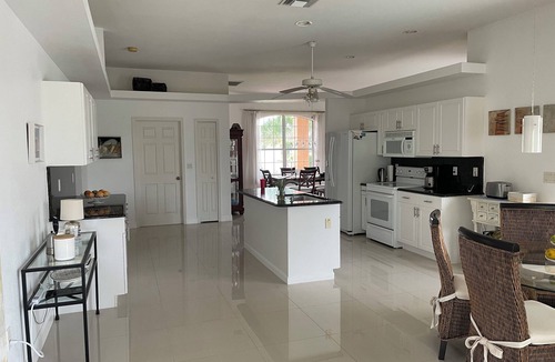 Joel House | The ArtHouse - modern, stylishly furnished vacation home with pool!