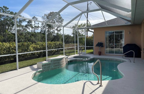 Joel House | The ArtHouse - modern, stylishly furnished vacation home with pool!