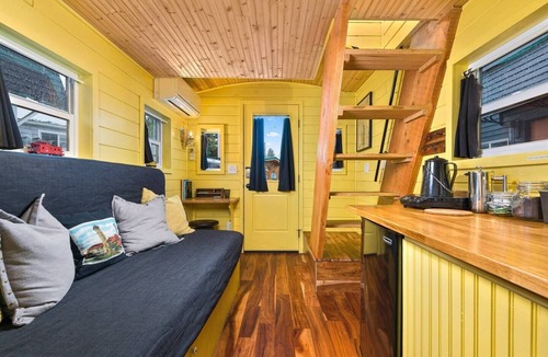 Kerns Hotel | The Arthur - Custom Tiny Home w/Train Vibe