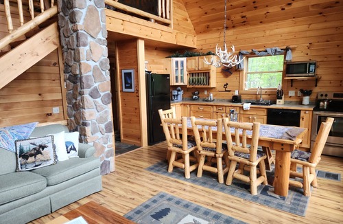 Sunday River Area House | The Artist's Cabin at Powder Ridge Overlooking Sunday River SKI PARKING PASS