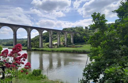 Calstock Apartment | The Artist's Retreat