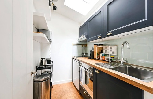 St. Helen's Apartment | The Artist's Studio in Notting Hill