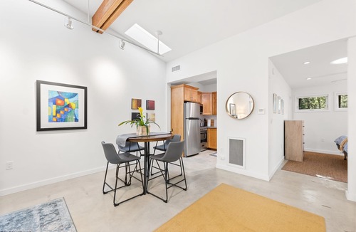 Nevada City Cottage | The Artist Studio The Artist Studio - Swanky Little Hideout