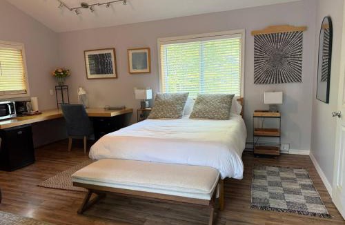 West Saugerties House | The Artist’s Studio | Guesthouse in Saugerties