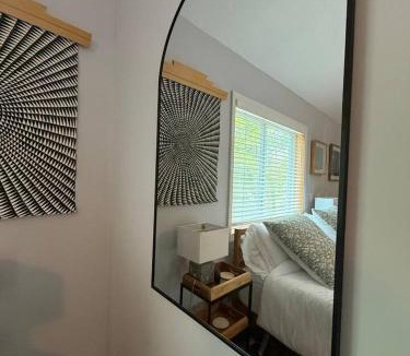 West Saugerties House | The Artist’s Studio | Guesthouse in Saugerties