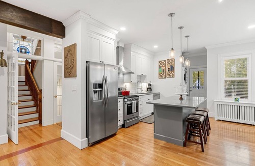 St. Marks Condo | 🎖The Ashmont Suite - Close to Subway + Downtown🎖