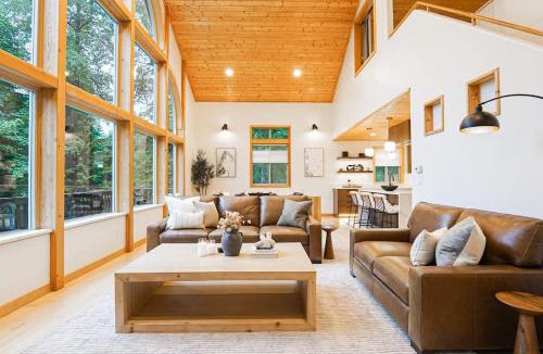 Glacier Ski Chalet | The Astor