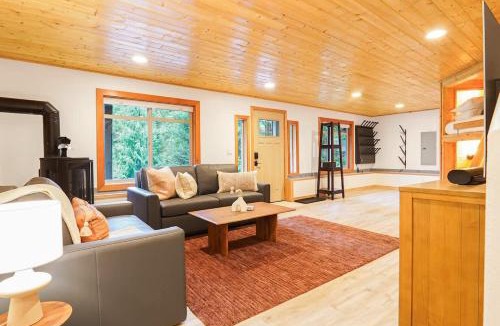 Glacier Ski Chalet | The Astor