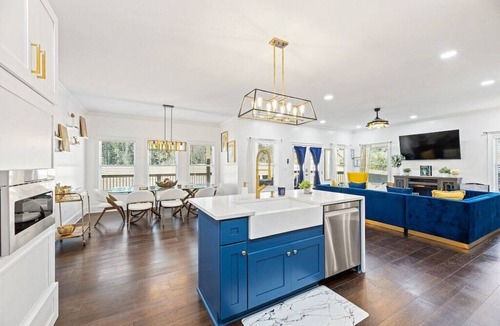 College Park House | The ATL Grand Retreat | 5BR Luxury Home - Near Downtown Atlanta