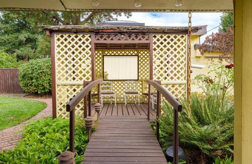 Eugene House | The Atomic Room at The Mod Pod