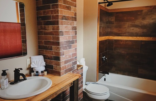 Silverton Hotel | The Avon