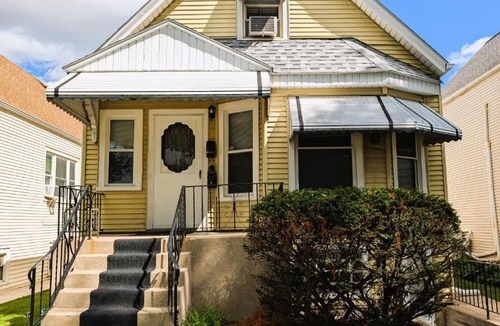 Irving Park East Apartment | The Avondale Attic