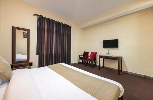 Kufri Hotel | The Ayur Estate Kufri Shimla l Lift l Multi Cuisine Restaurant l Free Parking l By Exotic Stays