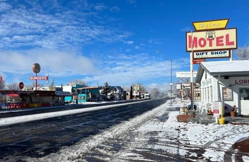 Seligman Hotel | The Aztec Motel & Creative Space