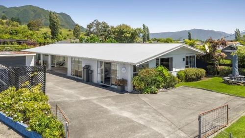Pohara House | The Bach - Pohara