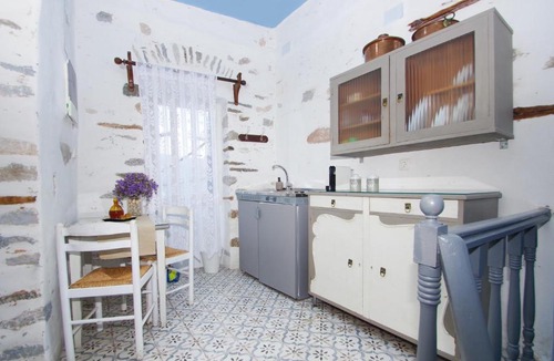 Ano Siros Apartment | The Balcony Of Bougainvillea