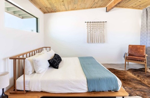 Yucca Valley Bed & Breakfast | The Balcony Room – Elevated Desert Stay