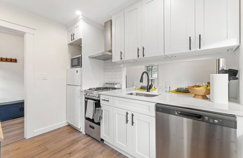 Bergenfield House | The Bar Loft - Second Floor Suite. Close proximity to NYC and MetLife Stadium.