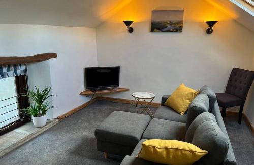 Castleton House | The Barn Behind 1530