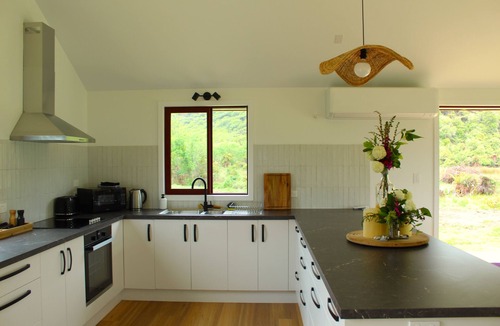 Marahau Hostel | The Barn Cabins & Camp