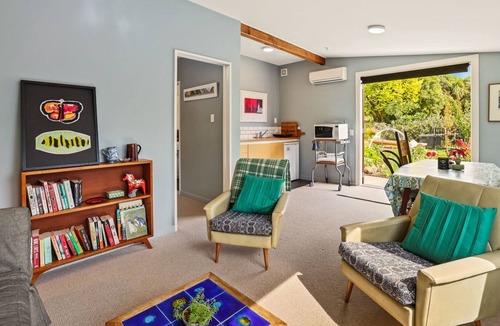 Christchurch House | THE BARN, family friendly, with a garden in Christchurch