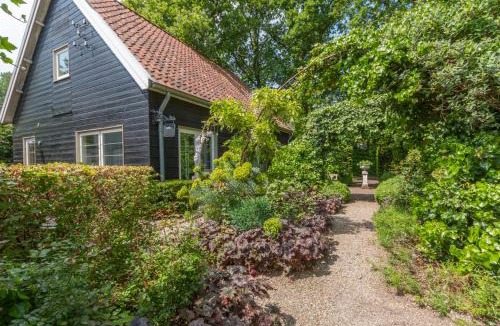 Sleeuwijk House | The Barn