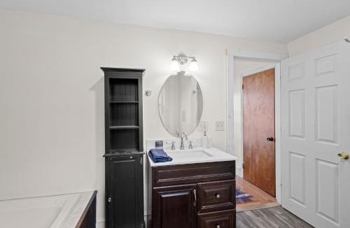 Pittsfield House | The Barn - Pet Friendly and Lake View