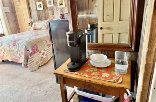North Berwick Hotel | The Barnboard Room-Unit 3- Farmstay Close to Wells, Ogunquit beach & shops