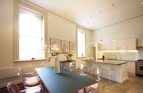 Wellington House | THE BARRACKS – THE OLD MT COOK POLICE STATION Pet friendly, free parking 4 cars