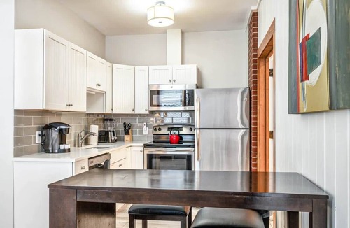 Historic Seaport Apartment | The Bartlum - Steps to Duval Street
