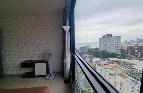 Central Pattaya Apartment | The Base Central Pattaya Infinity Pool