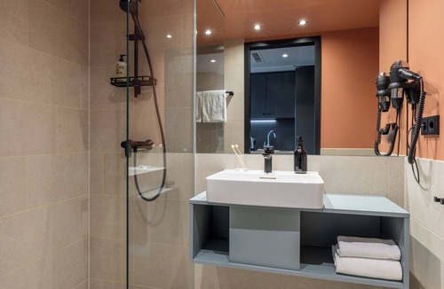 Milbertshofen - Am Hart Hotel | The Base Munich