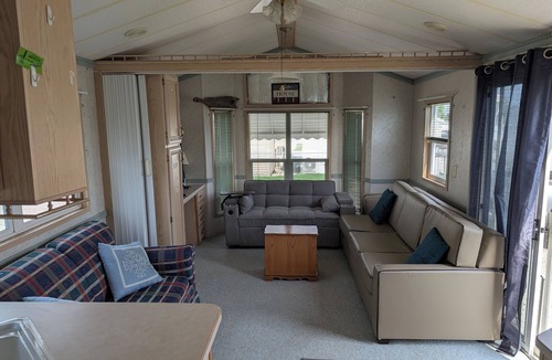 Port Clinton House | The Bass 1 bedroom +2 sofas tiny home cozy retreat boat fish/dock/ramp near