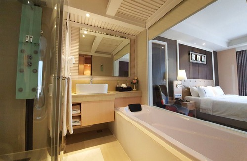Chom Phon Hotel | The Bazaar Hotel