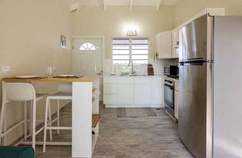 Runaway Bay Apartment | The beach, golf, everything close to our breezy, quiet, comfortable apartments.