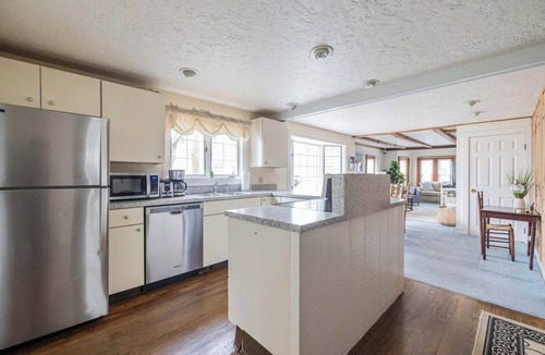 Kennebunk Condo | The Beach Hive - Lower Village, Walkable Dock Sq.