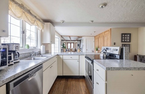 Kennebunk Condo | The Beach Hive - Lower Village, Walkable Dock Sq.