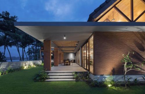 Batu Karas Villa | The Beach House