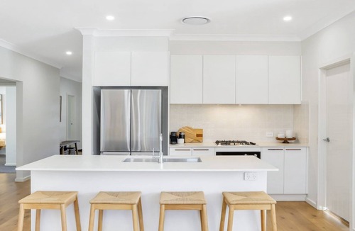 Macmasters Beach House | THE BEACH PAD | wifi, walk to beach | Accom Holidays