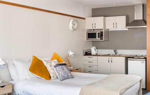 Tahunanui Hotel | The Beachcomber Hotel