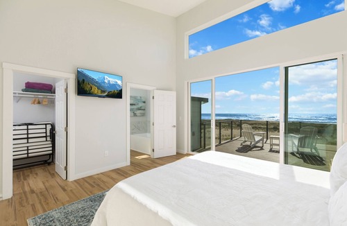 Westport House | The Beachcomber - Oceanfront Getaway!