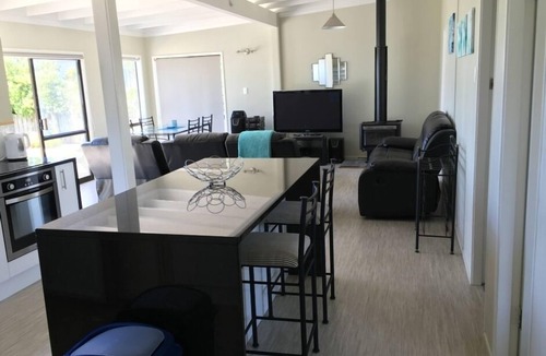 Pukehina House | The Beachside Outlook- Spacious Beachfront Family Bach with Extra Studio