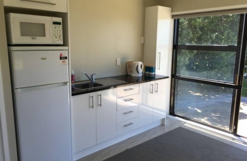 Pukehina House | The Beachside Outlook- Spacious Beachfront Family Bach with Extra Studio