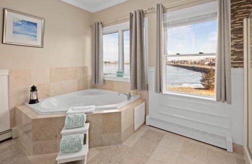 Hull Hotel | The Beacon Waterfront Inn